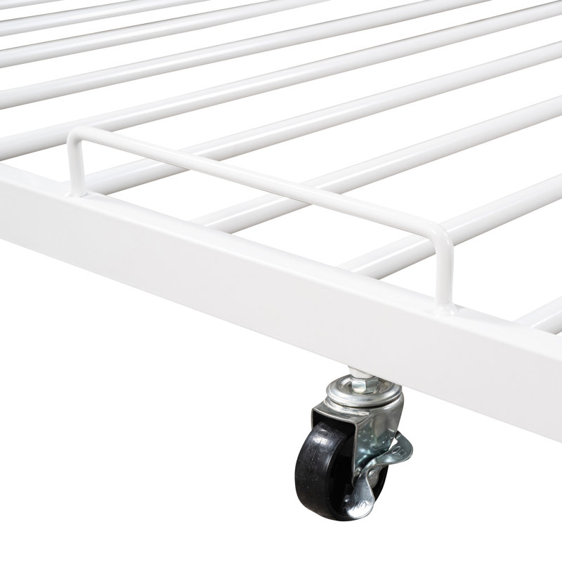 Lit double en métal avec lit gigogne, support et lattes en blanc. Attrayant. Aucun sommier tapissier requis pour le lit gigogne de la chambre à coucher. Finition blanche. Prise en charge. Attrait rustique moderne. Stable, requis. Extra