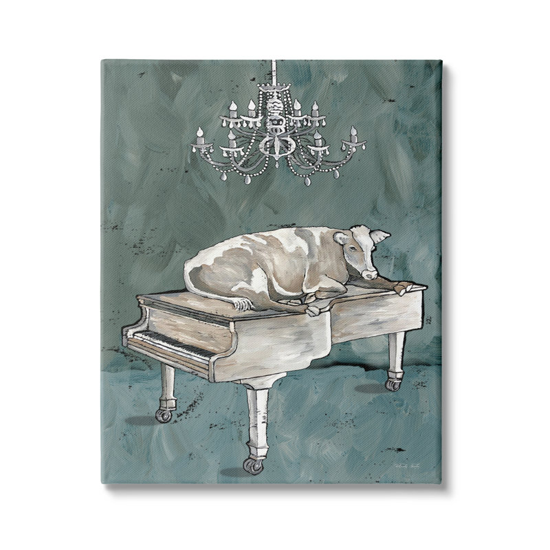 Vache reposant sur un piano, lustre fantaisie surdimensionné vert gris sur bois par Cindy Jacobs