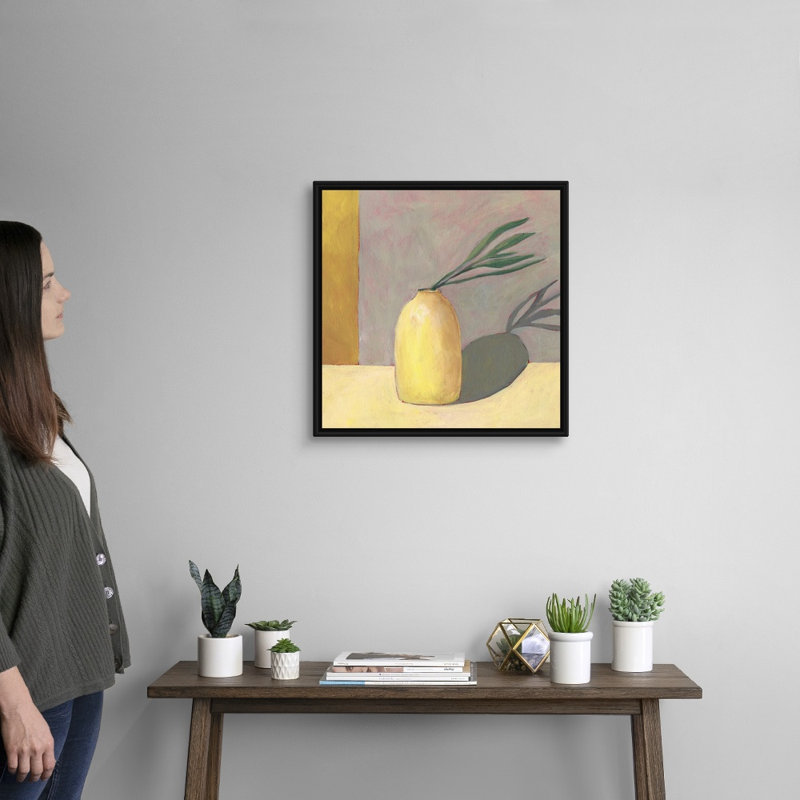 «Yellow Vase I», art mural sur toile, Toile encadrée noire, H 22 po x l 22 po