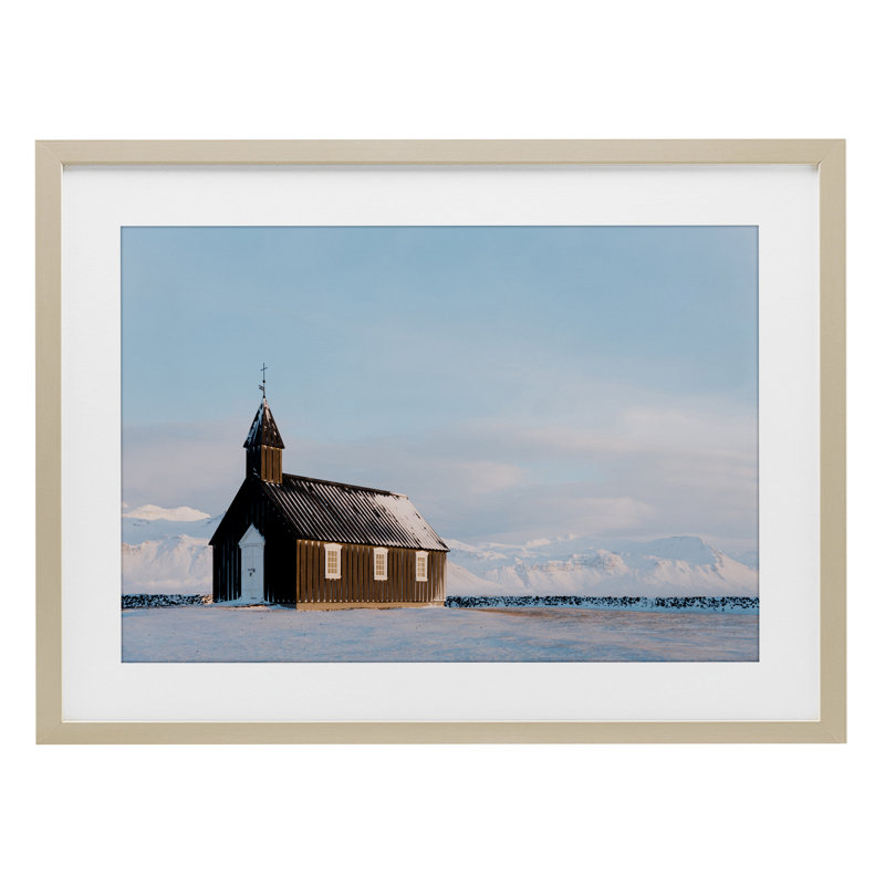 «Church on Vast Snowscape», reproduction encadrée sous verre, conception de Jade Sharp Photo, H 14 po x l 20 po