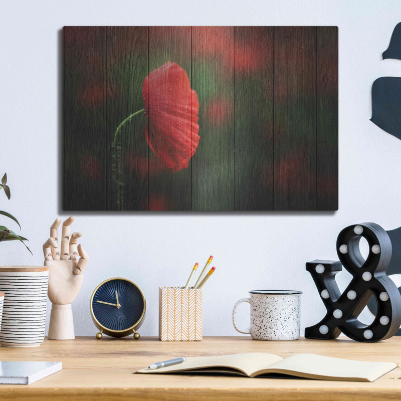 «Wood Series: A Red Poppy» par Bess Hamiti, H 12 po x l 16 po