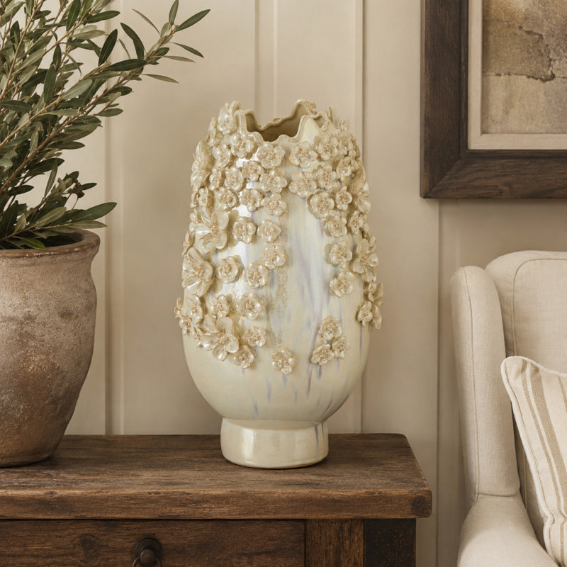 Vase décoratif crème 3D en céramique avec glacis irisé 9 po x 9 po x 17 po
