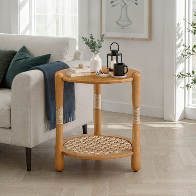 Table de bout ronde en bois avec tablette en ruppie maritime Arnkell