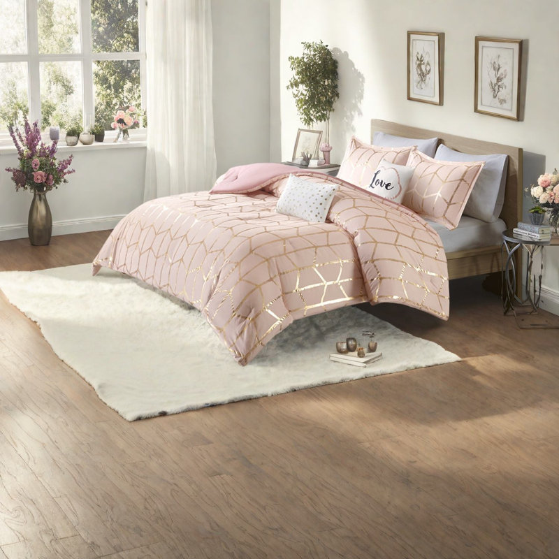 Luxurious King Bedding Sets, Polyester Comforter With Contemporary Geometric Design