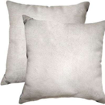 Ensemble de deux coussins décoratifs en peau de vache blanc cassé