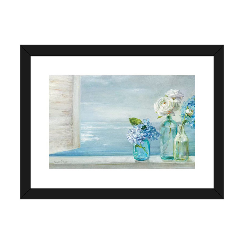 Une belle journée à la plage - 3 bouteilles en verre par Danhui Nai - reproduction d'art, H 16 po x l 24 po x P 1 po, Blanc