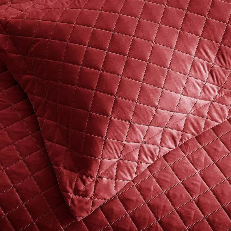Elegant Comfort Inspiration Embossed Lightweight Bedspread Set – Soft Textured Polyester Coverlet with Pillow Shams, Red