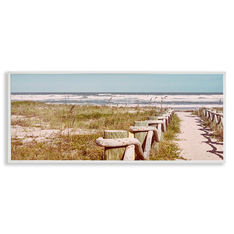 «Eastern Beach Walkway», estampe numérique encadrée par Stede Bonnett, Estampe numérique encadrée blanc bord de mer