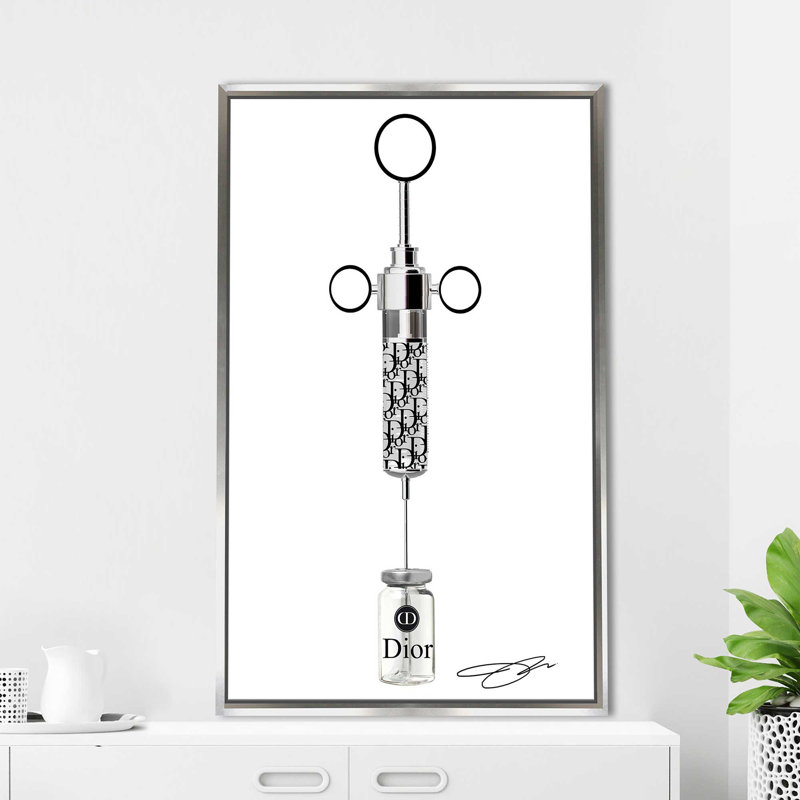 Tir de Dior (vertical) par By Jodi - impression, H 43,5 po x l 27,5 po x P 2 po, Cadre flottant argent