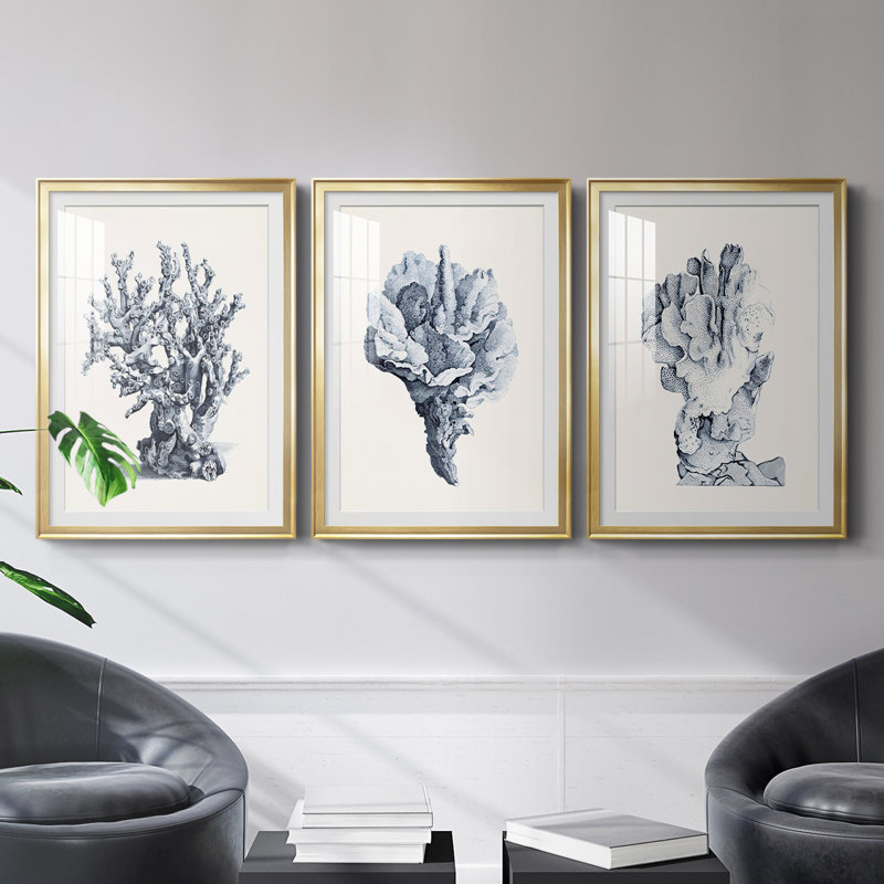 «Blue Antique Coral II», reproduction encadrée de qualité supérieure - prête à être accrochée, Cadre doré