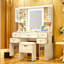 Meuble-lavabo de 41,4 po avec miroir et lumières, table de maquillage avec 5 tiroirs et 4 armoires, coiffeuse avec station de charge et tabouret de rangement rembourré pour la chambre à coucher, blanc