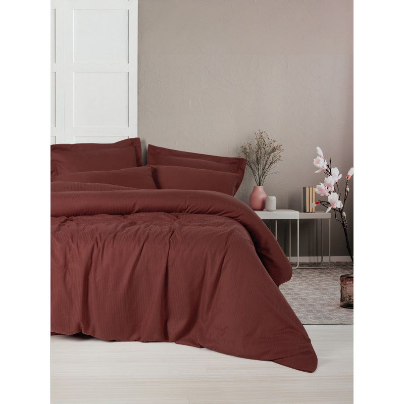Claret Red Double Quilt Cover Set, 79 x 87 in | 60% Lyocell / 40% Cotton, Machine Washable at 104°F | Includes 79 x 102 in Flat Sheet & 2 Oxford Pillowcases (20 x 28 in), Elegant Reactive Printing, Button Closure