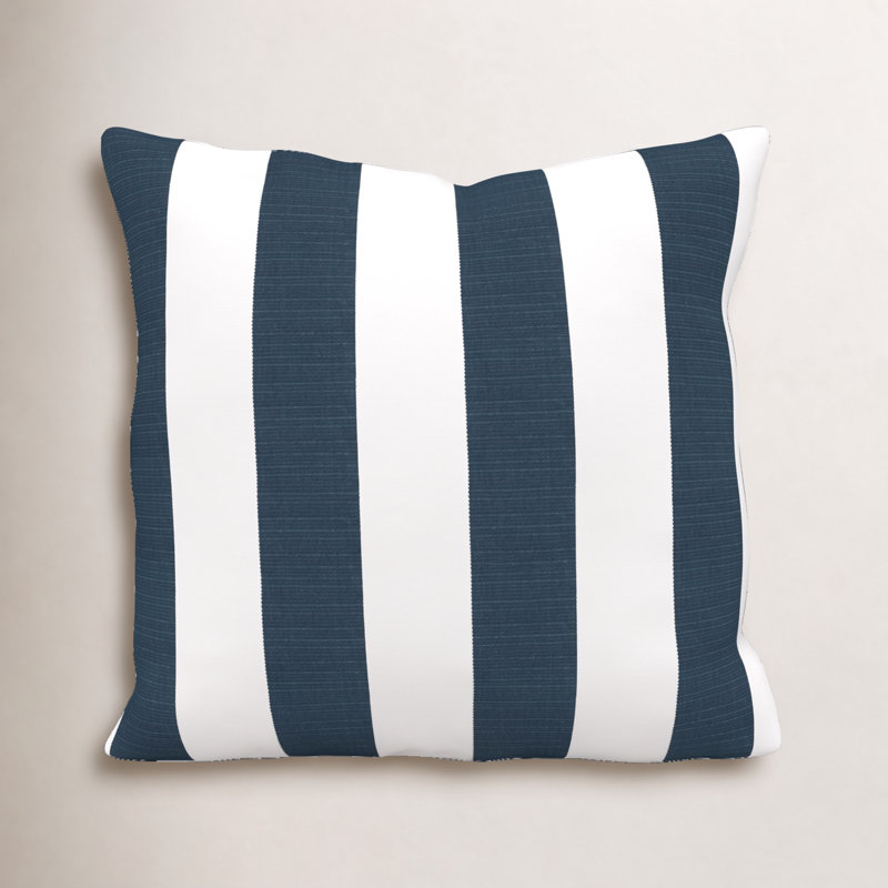 Coussin décoratif intérieur / extérieur Amala Sunbrella®, Refuge indigo rayé Sunbrella®