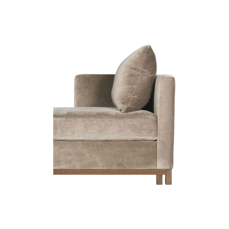 Leo Settee
