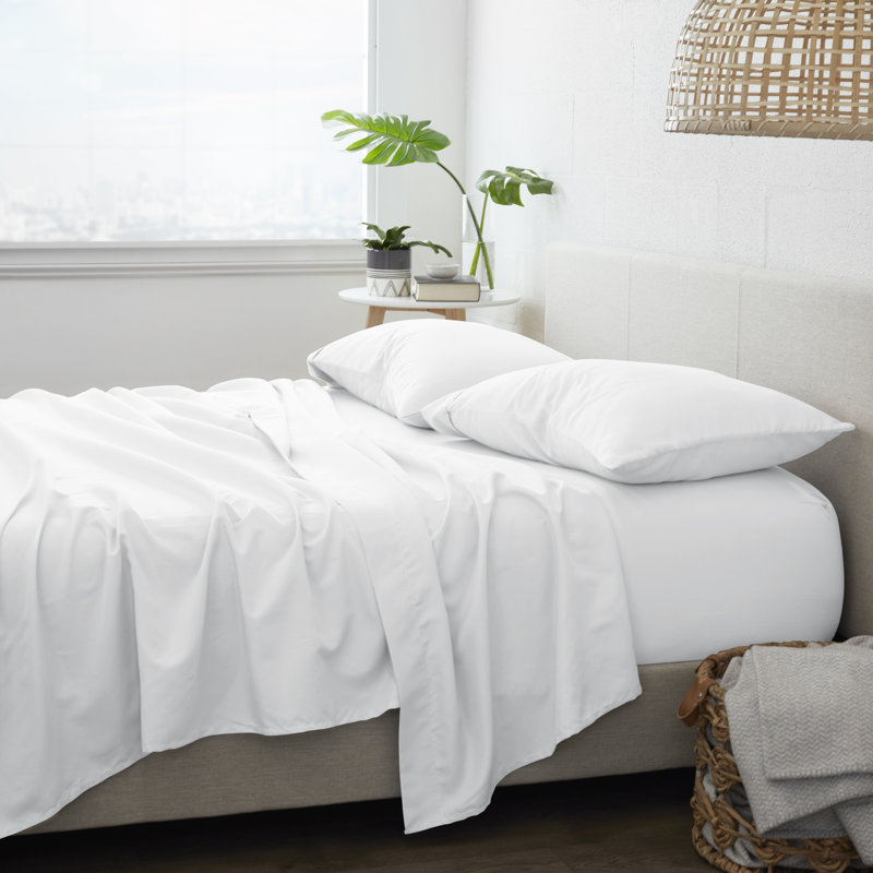 Ultra Soft Double Brushed 4 Piece Sheet Set – Deep Pocket Fade Resistant Bedding, White, Queen Sheet Set with 2 Pillowcases