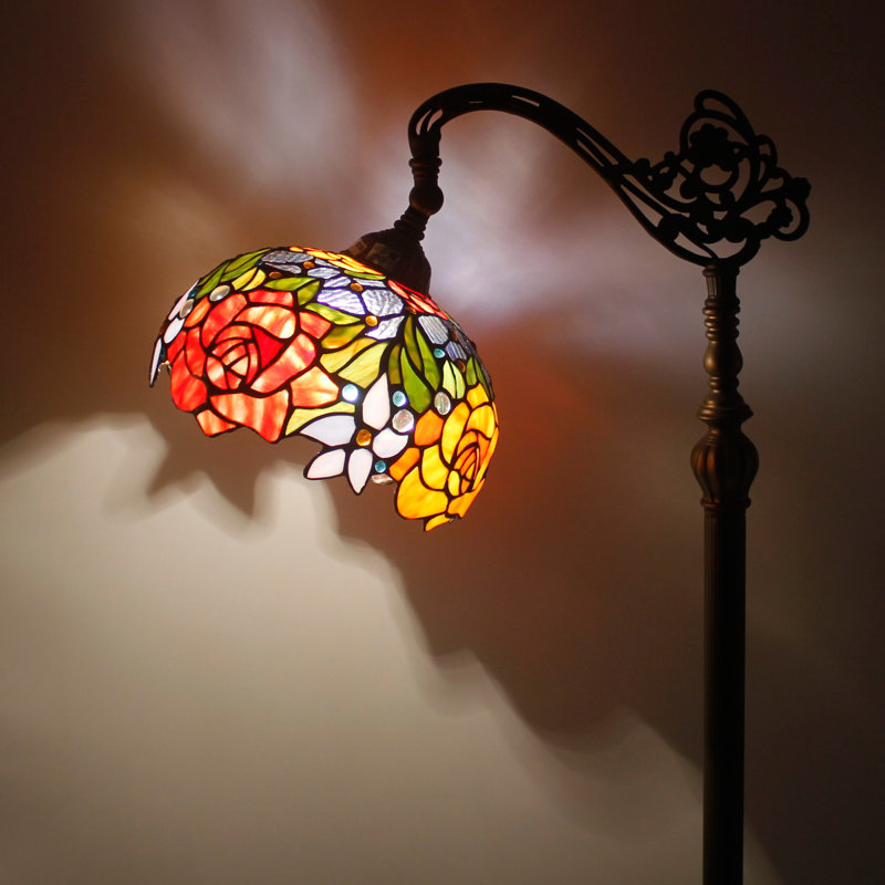 Lampe sur pied arquée 64 po Airam