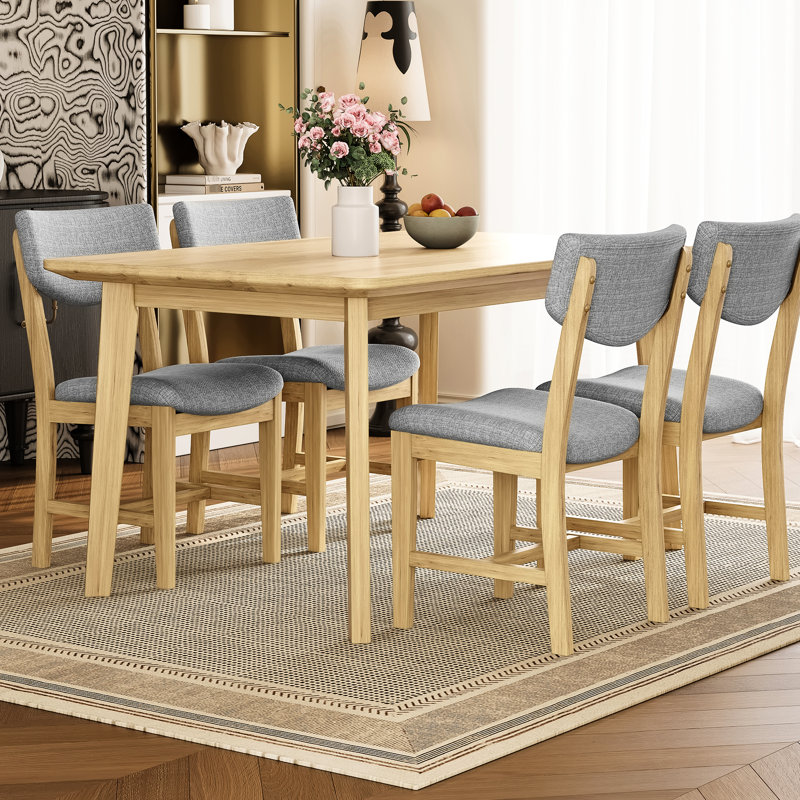 5 tables de salle à manger rustiques au design fonctionnel: 1 table en bois + 4 chaises rembourrées