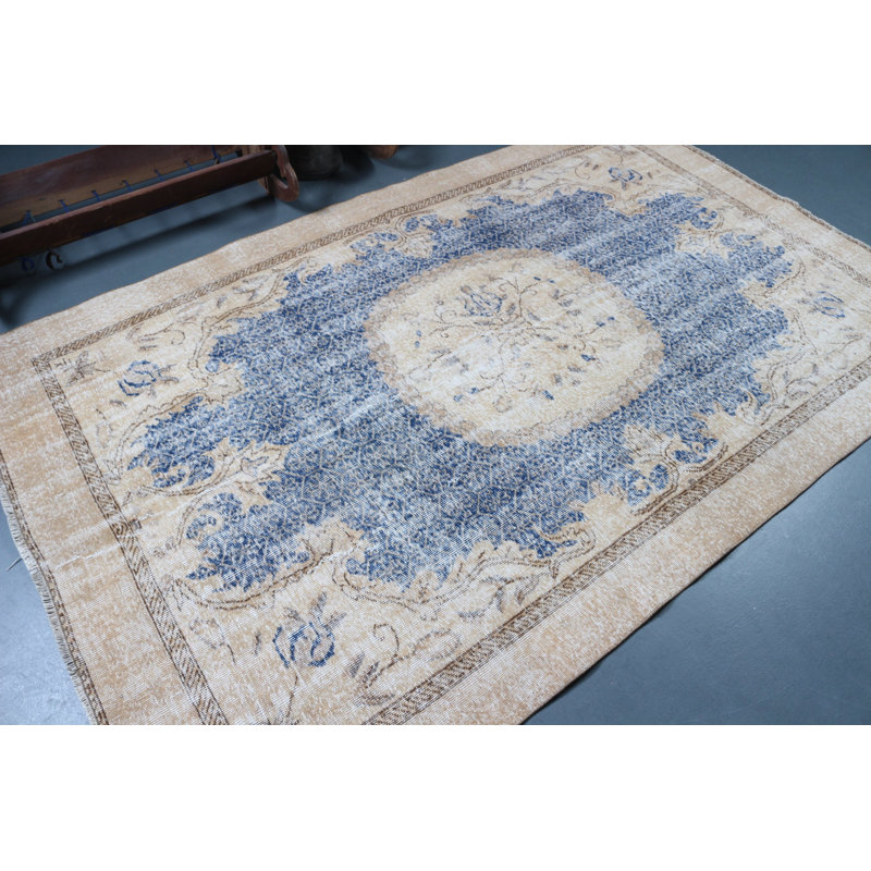 Tapis turc vintage bleu beige avec motif de médaillon orné pour un élégant décor de salon et de décoration intérieure