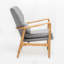 Fauteuil capitonné à quatre pieds, idéal pour de multiples usages, design simple et classique pour divers styles de décoration