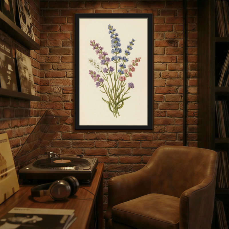 Arrangement floral de plantes et de fleurs avec des fleurs mauves et bleues, H 36 po x l 24 po