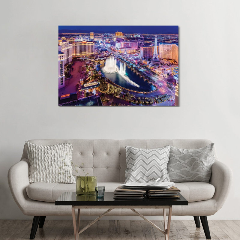 Las Vegas Nevada At Night Neon Lights - Giclée sur toile tendue avec châssis, H 32 po x l 48 po
