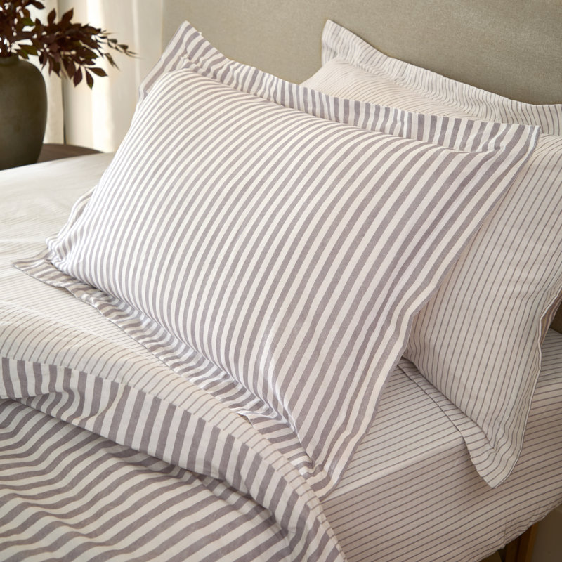 Hebden 100% Cotton Machine Woven Pillowcase Case Pack, Purple/White
