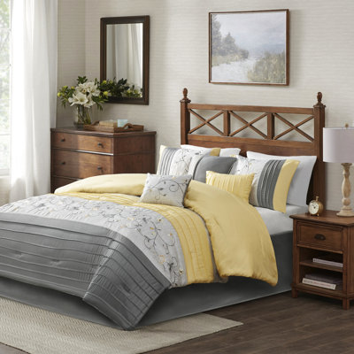 Couette 7 pièces jaune Queen - Motif brodé, tissu, rembourrage, repassage à la vapeur pour un aspect impeccable, lavable à la machine, jupe de lit incluse
