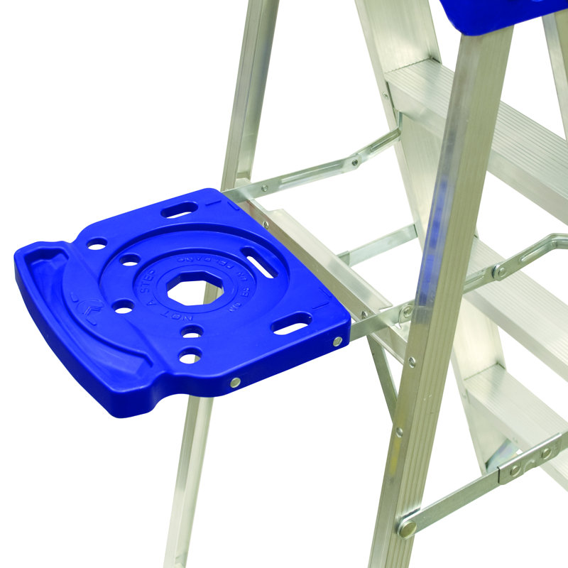 Échelle Louisville, 6 pi, escabeau en aluminium, type I, capacité de charge de 250 lb, As2106