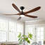 Ventilateur de plafond d'intérieur / extérieur à 5 pales en bois massif 62 pouces avec télécommande et moteur à courant continu DC