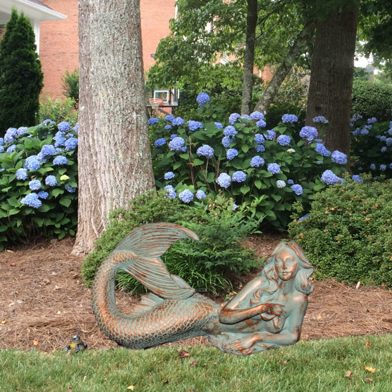 Statue de sirène allongée «Life's a Beach», H 18 po x l 32 po x P 14 po, Bronze patiné