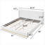 Très grand lit plateforme tapissier, base de lit à oreilles avec revêtement en tissu blanc cassé et base en bois fermée