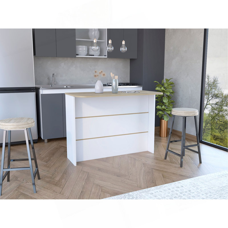 Îlot de cuisine avec tablette de rangement à deux niveaux et grand poste de travail