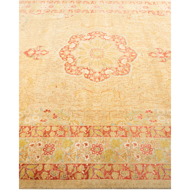 Tapis unique noué à la main Keenan - doré, 6 pi 1 po x 8 pi 10 po