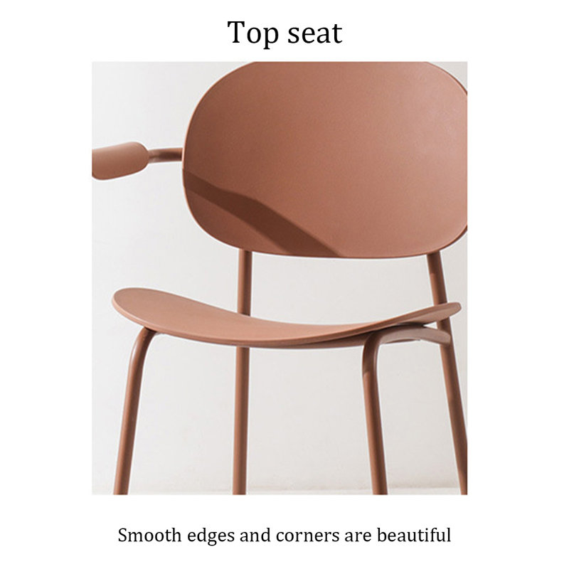 Chaise avec accoudoirs et dossier de style industriel