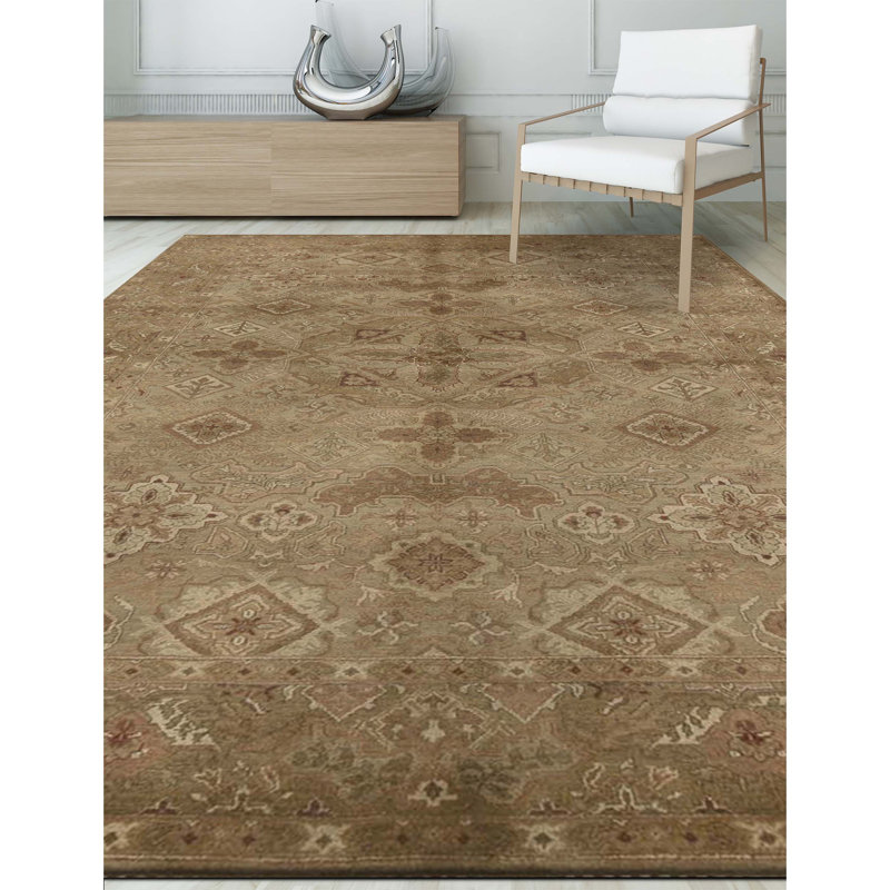 Hand Knotted Wool Oriental Area Rug in Gold