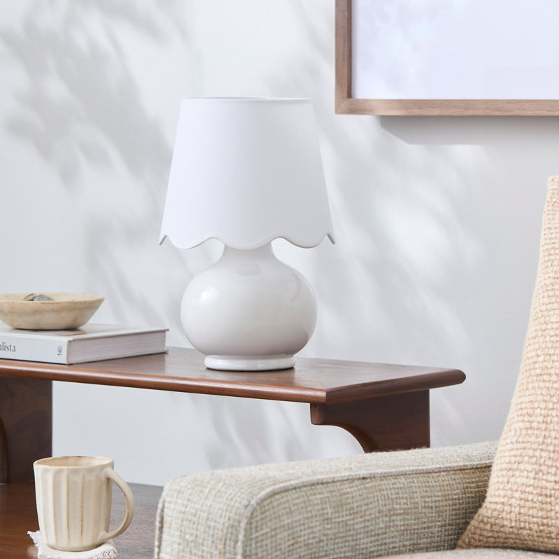 Lampe Momsen, Blanc, H 13 po x l 8 po x P 8 po, Sergé blanc