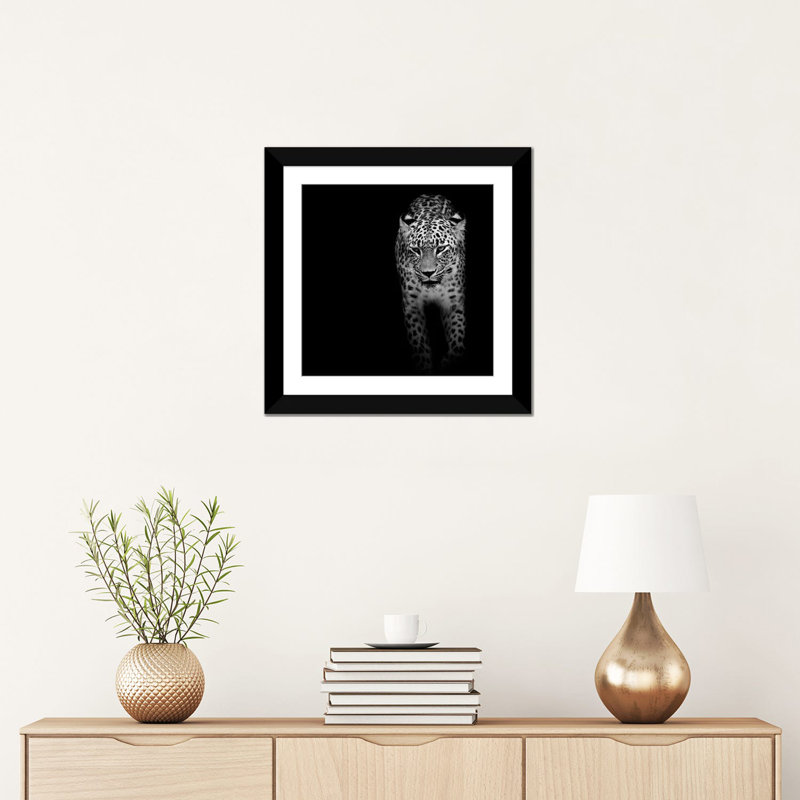 «Leopard II», reproduction de photo sur toile, H 16 po x l 16 po x P 1 po, Papier beaux-arts encadré noir, Blanc