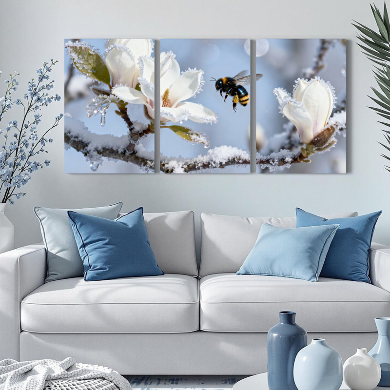 Ensemble de 3 tableaux sur toile tendue représentant des fleurs de magnolia blanc et une abeille en hiver, H 18 po x l 36 po