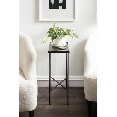 Table d'appoint étroite avec plateau en métal martelé Mazure