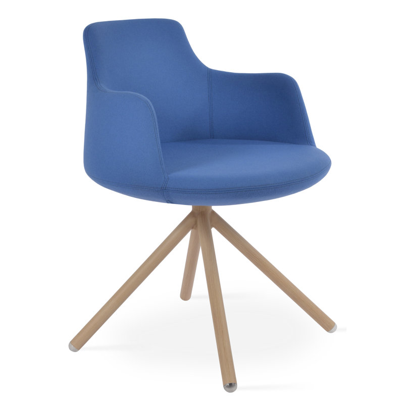 Chaise avec accoudoirs Dervish, Bleu ciel, Laiton
