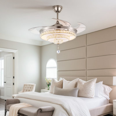42 po. Ventilateur de plafond argenté avec 5000 pi³ / min et DEL à intensité variable tricolore, tige réglable pour plafonds de 13 à 20 pi