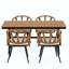 Ensemble contemporain d'extérieur avec chaises en rotin PE et table en bois plastique, convient aux jardins et aux pelouses