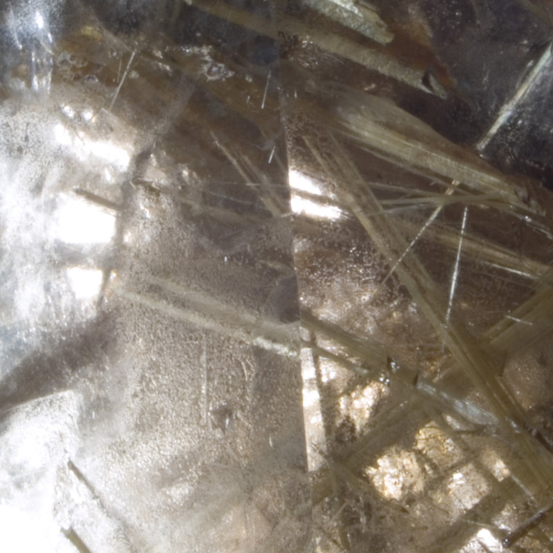 Quartz brésilien de rutile doré