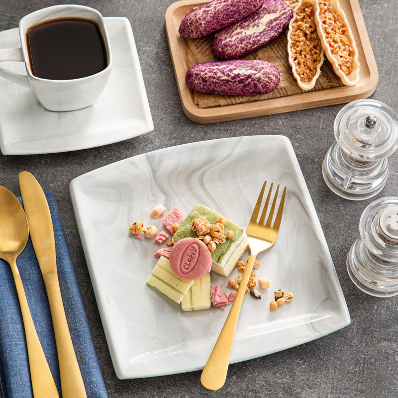 Carreen 18 Piece Porcelain China Dinnerware Set - Service for 6