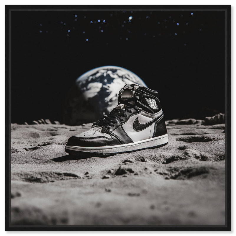Moon Kicks, toile par Art Remedy, H 13 po x l 13 po, Noir, Cadre flottant