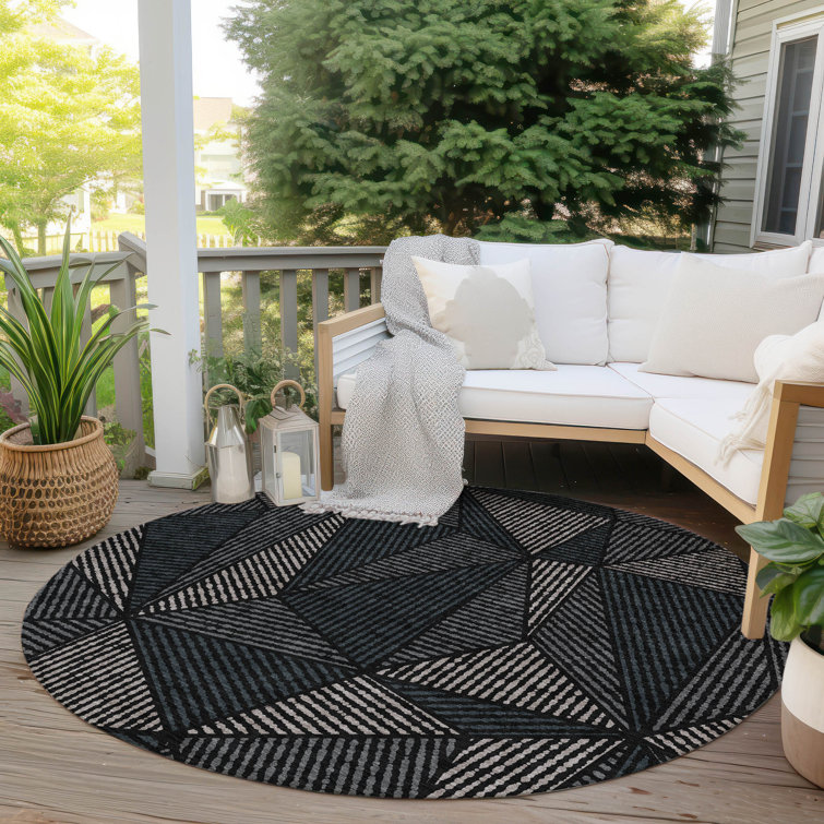 Itzayana Geometric Machine Washable Indoor/Outdoor Area Rug 