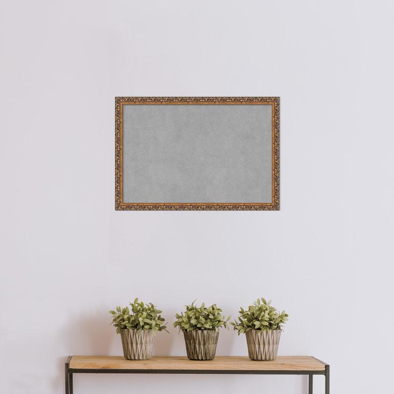 Tableau magnétique encadré bronze antique, H 18 po x l 26 po