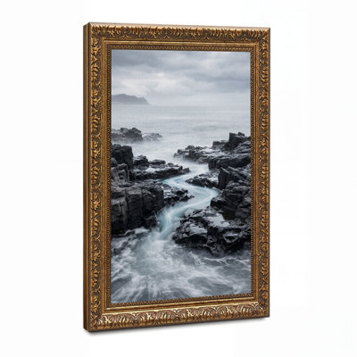 Art mural sur toile, "Côte rocheuse foncée avec eau bleue"