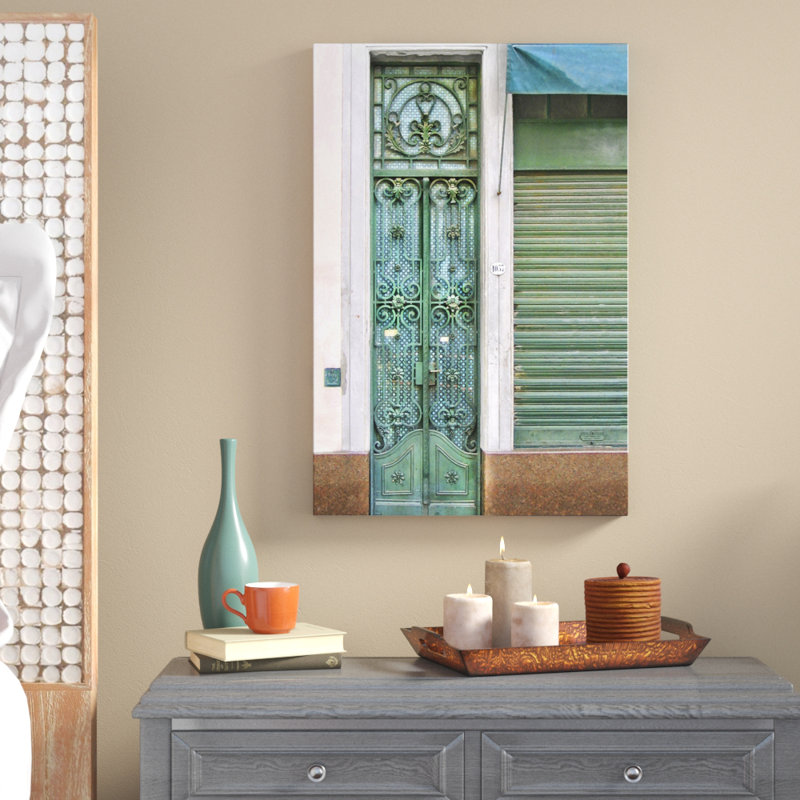«Doors Abroad I», photographie sur toile, H 30 po x l 20 po