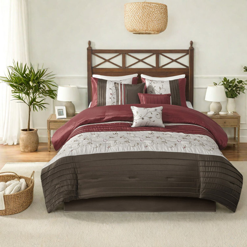 Ensemble de literie pour grand lit rouge élégant, édredon en polyester 7 pièces avec broderie florale pour la maison